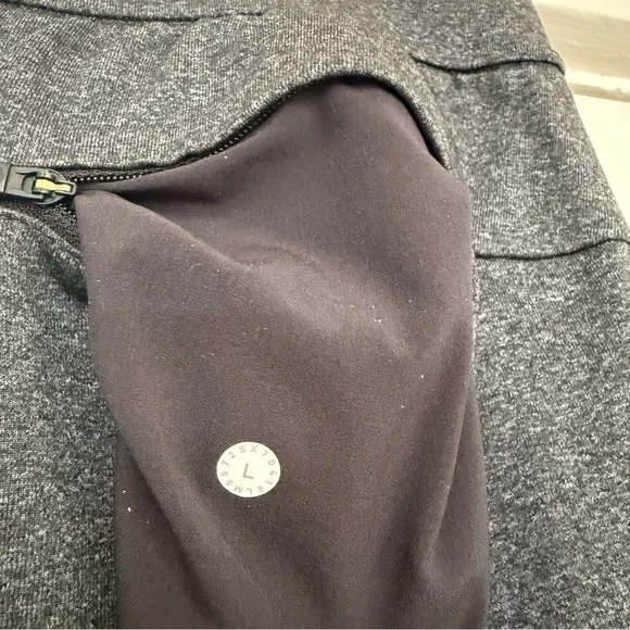 Lululemon Discipline Pant 32" Inseam in Heathered Black - Picture 3 of 5